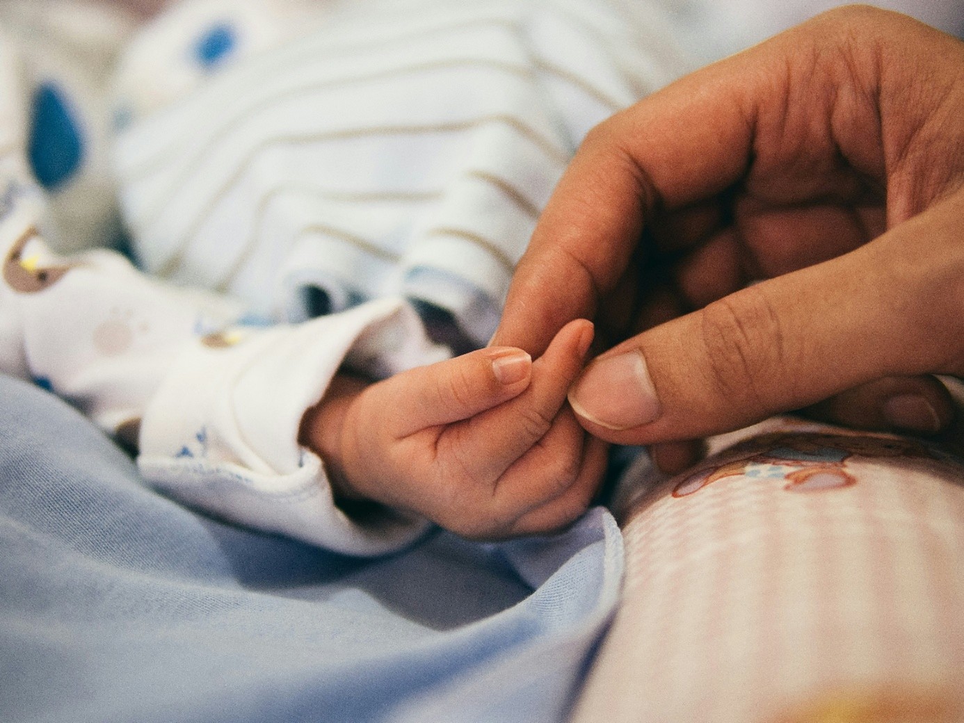 Volgens het merendeel van de ouders moet de moederschapsrust verlengd worden