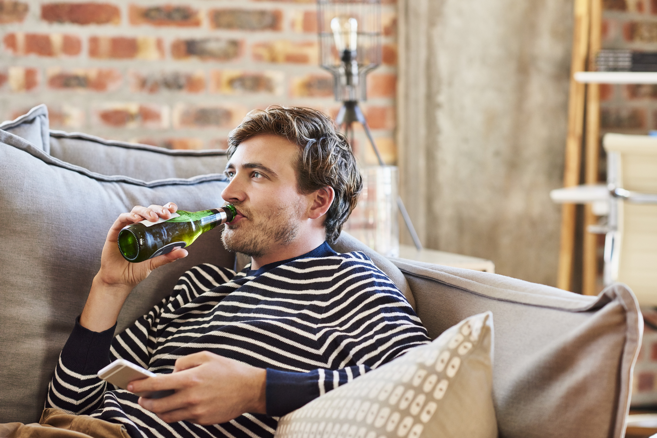 Je bekijkt nu Onderzoek toont verontrustende drinkmotieven tijdens lockdown
