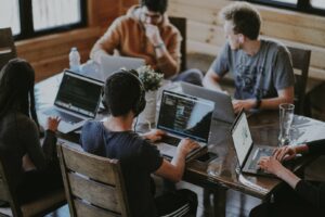 Lire la suite à propos de l’article Les entreprises veulent recruter cette année malgré les frais salariaux élevés