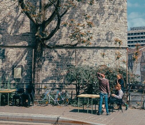 Lees meer over het artikel Vlaming ligt wakker van de internationale veiligheidssituatie en wil een inkorting van de zomervakantie