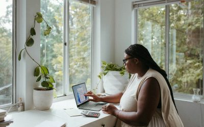 Le travail hybride reste la norme en Belgique, malgré la tendance américaine du retour au bureau