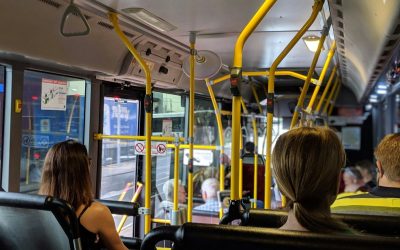 Gezinsbarometer onthult: uitdagingen in het openbaar vervoer en verlangen naar veiligere schoolroutes